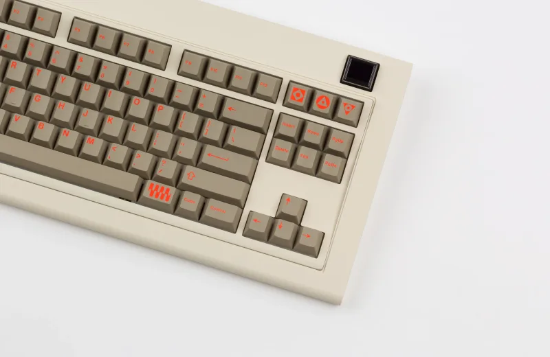 Model_OLED-4_3000x.webp