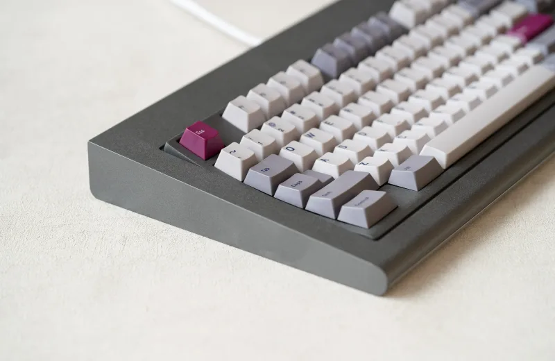 Model_OLED_16x9-4_3000x.webp