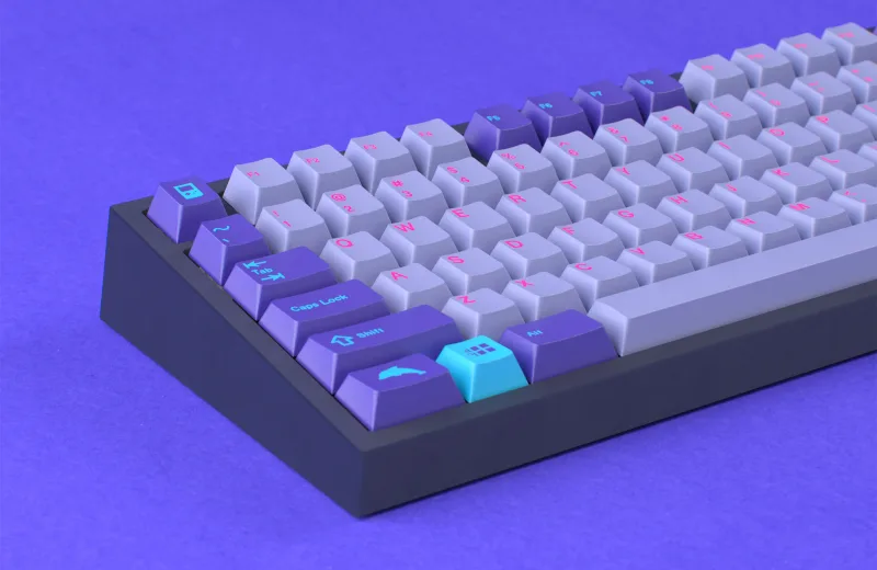 gmk_cyl_vaporwave_w2_keyboard_00_4192x4192.webp