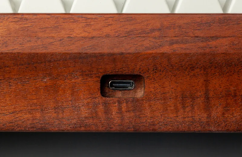 TM_Acacia_USB-C_25MP.jpg