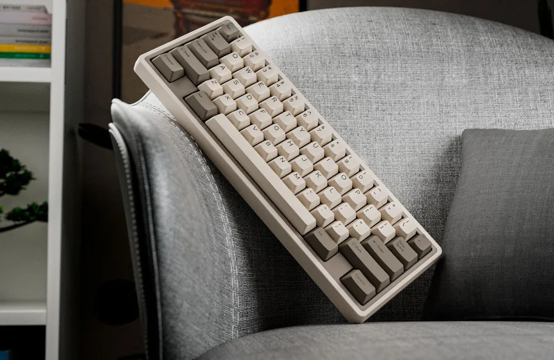 beige_on_pangea_mini1.jpg