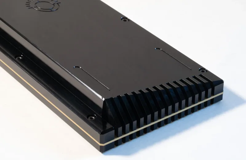 Machine-Black-Brass_8446f583-9d0f-4015-b86f-37463a24fec3.webp