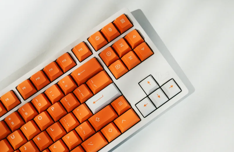 GMK_Orenji_Crane_TKL_01_dist.webp