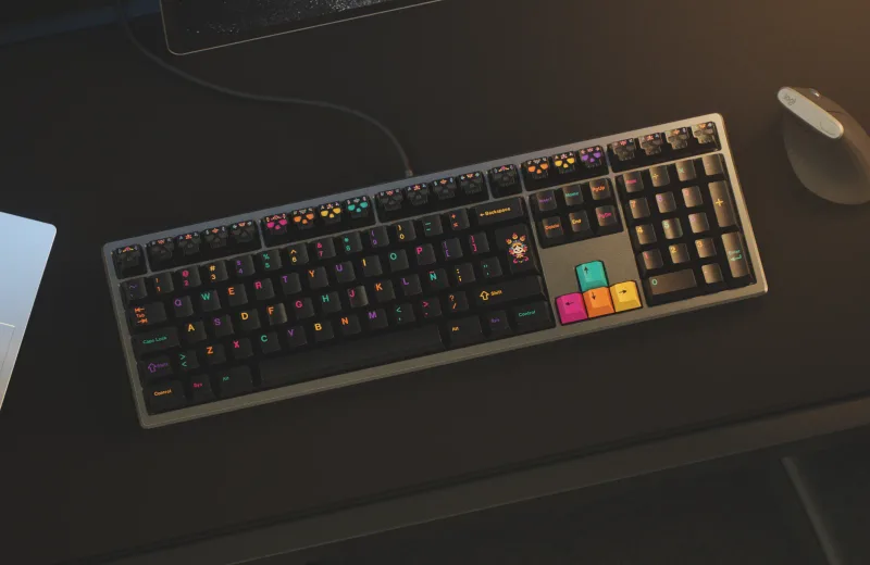 GMK_Mictlan_R2_Desk_Fossil_CYL.webp