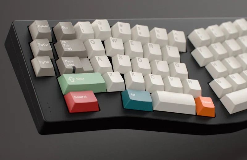 GMK_CYL_Foundation_R2_Alice_CU.jpg