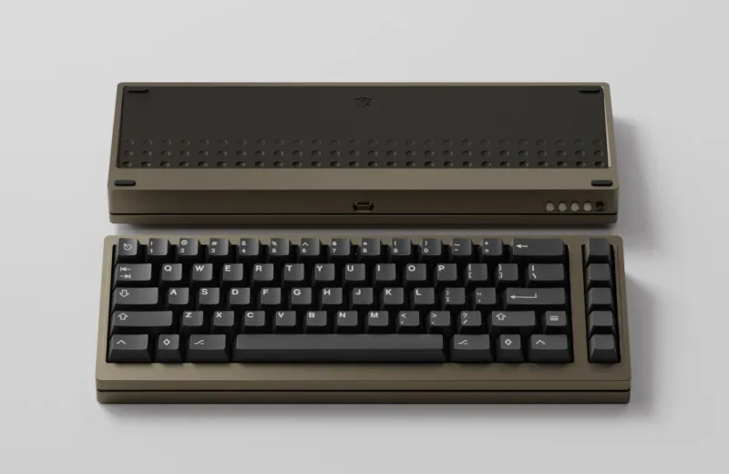 dune_wk_brass_black_pvd.webp