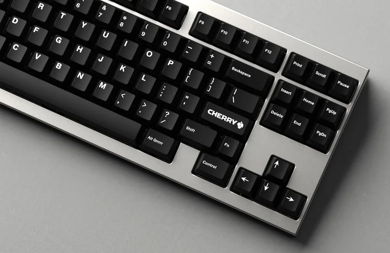 gmk_cyl_mono_keyboard_02.jpg