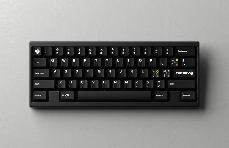 gmk_cyl_mono_keyboard_07.jpg