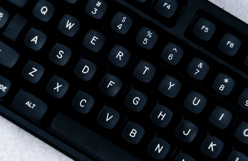 GMK-MTNU-WoB_White-on-Black_Keycaps_20_282_29.jpg