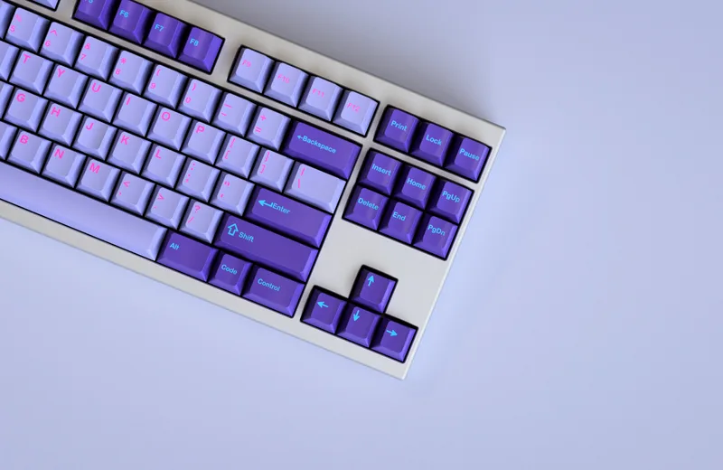 GMK_Vaporwave_Keycult_Angle.jpg