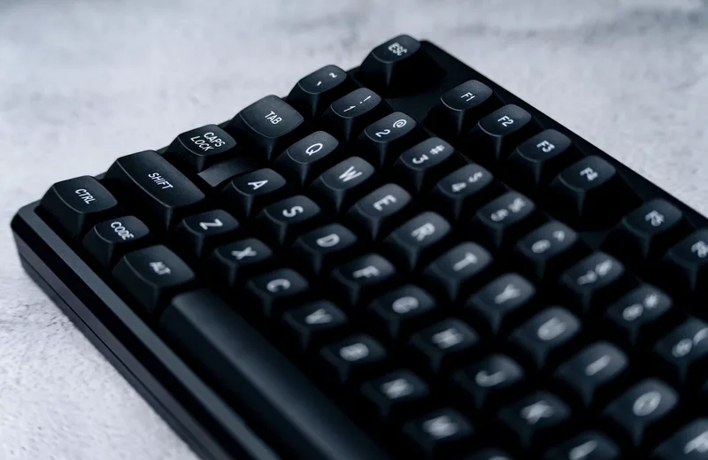 GMK-MTNU-WoB_White-on-Black_Keycaps_20_284_29.jpg
