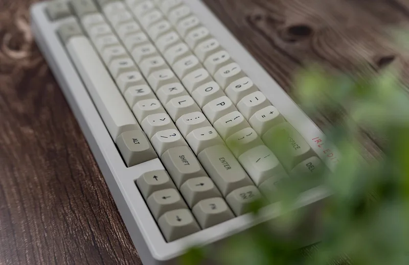GMK-MTNU-Classic-Beige-Keycaps_20_285_29.jpg