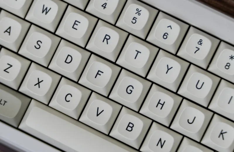 GMK-MTNU-Classic-Beige-Keycaps_20_282_29.jpg