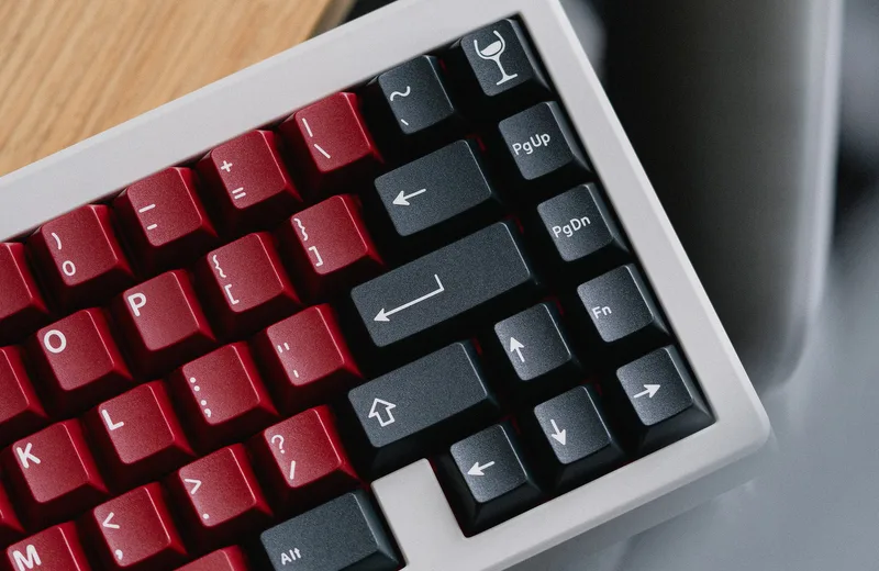 gmk_cyl_burgundy_keyboard_04_dbb5912b-048b-4087-b692-930d450fa22d.jpg