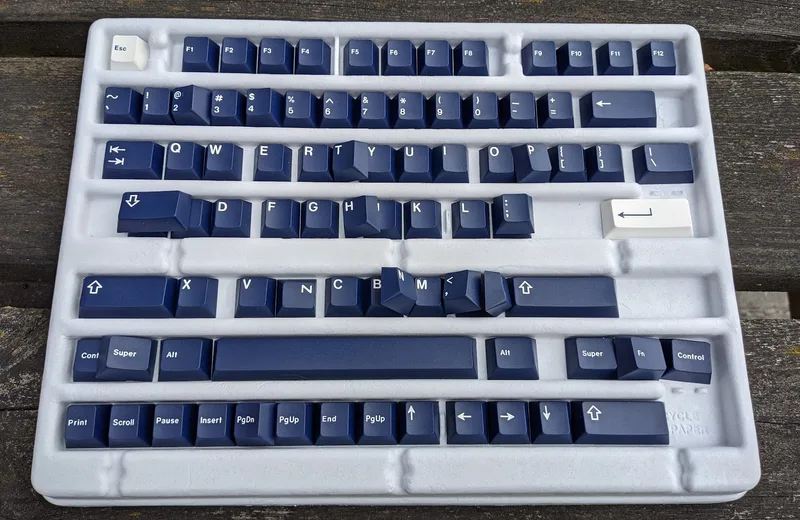 DOmSaqW.jpg