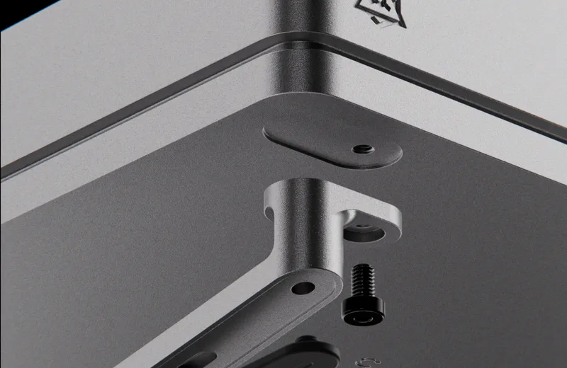 CR4_AD01_HEADER-SLIDE-01.png