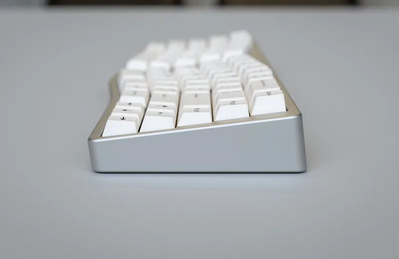 Silver_AngleR_2048x.jpg