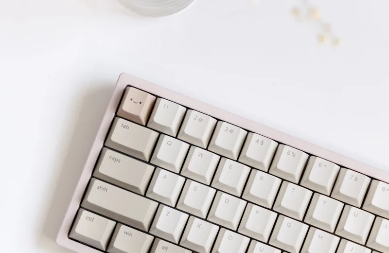 CafeRoseKeycapsDeskShot.jpg