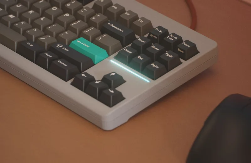 GMK_Dolch_R5X_CTKL_Desk.jpg