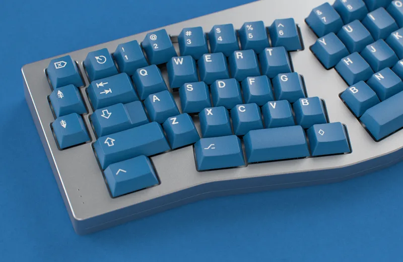 GMK_CYL_Masterpiece_R2_Alice_CU.jpg