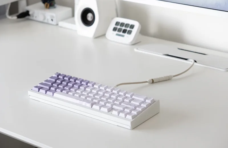 BloomCangjieKeycaps_Desk.jpg