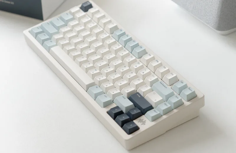 KanagawaKeycapsDeskShot.jpg