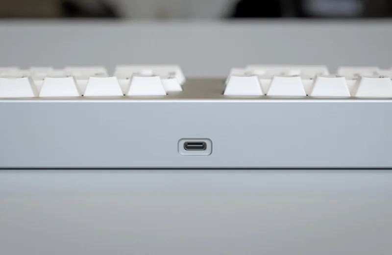 Silver_USB_1728x.jpg