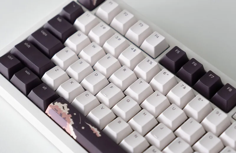 DuskKeycaps_Desk.jpg