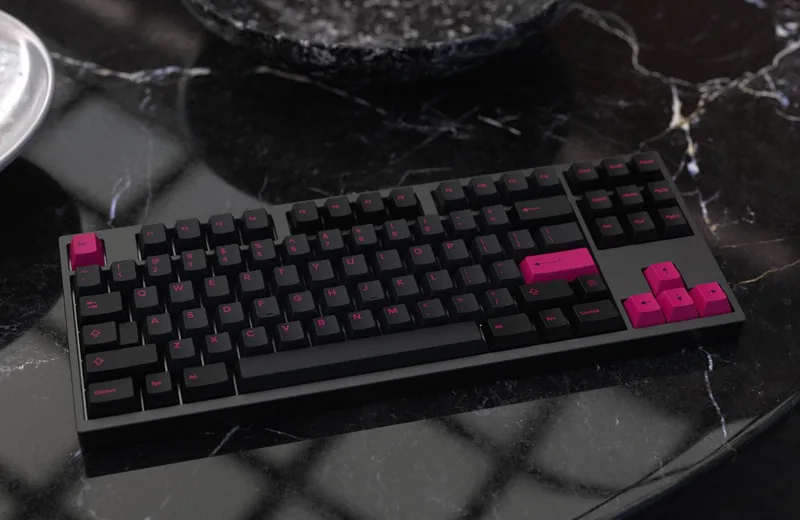 GMK_CYL_Distortion_Keycaps_20_281_29.jpg