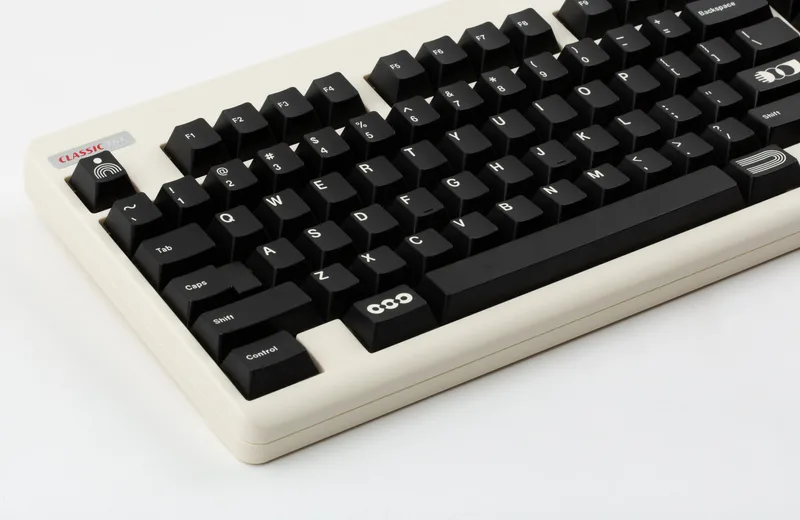 gmk_cyl_noire-2.jpg