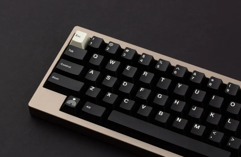 gmk_cyl_noire-5.jpg