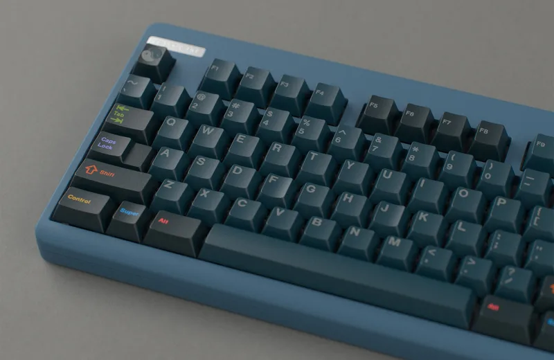gmk_cyl_solarized_reborn_keyboard_05.jpg