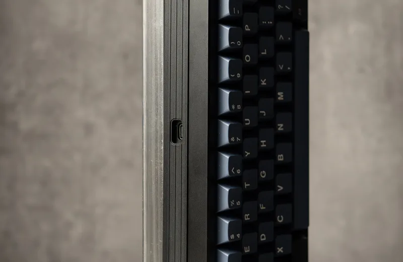 stinga_onyxblack_01.jpg